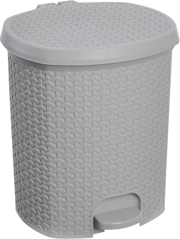 Poubelle à pédale en utilisation