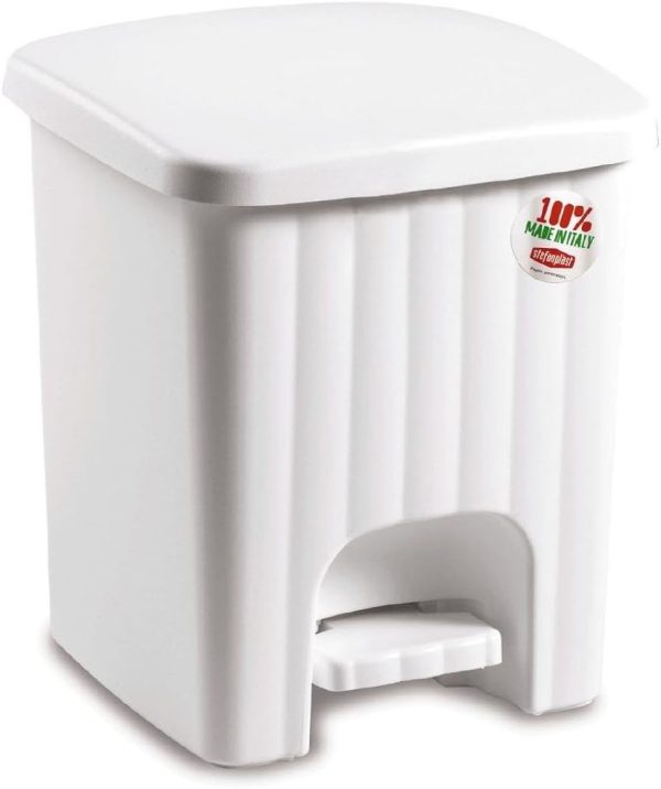 poubelle carrée blanche en plastique